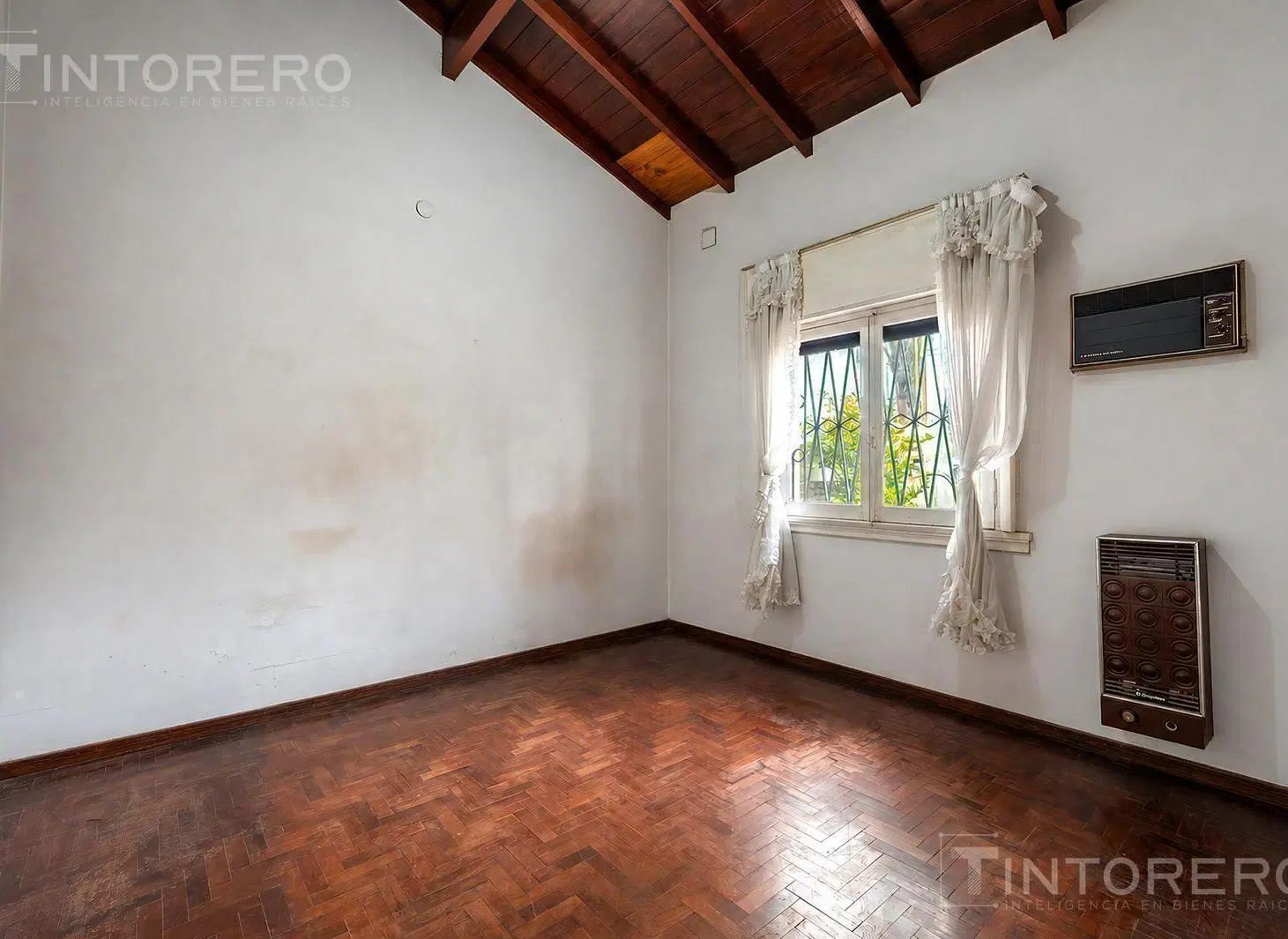 Casa 3 ambientes con patio y jardín en venta | Apto Crédito 5