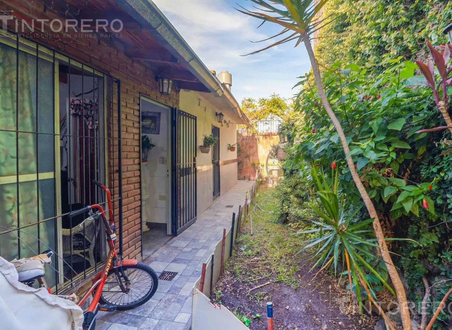 PH 3 ambientes en venta en lomas del mirador con patio 3