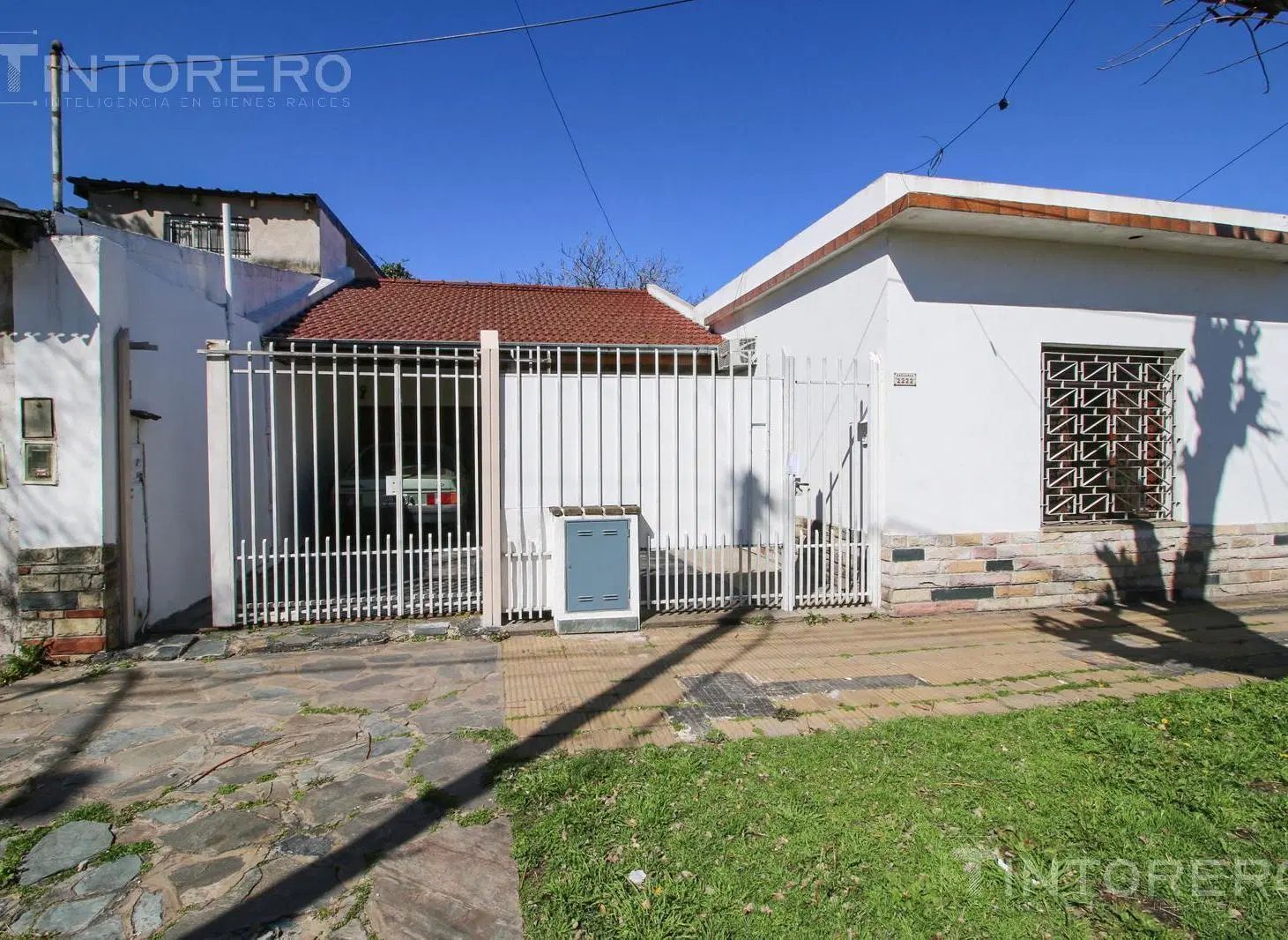 Casa multifamiliar con parque en Morón. Acepta Permuta 8