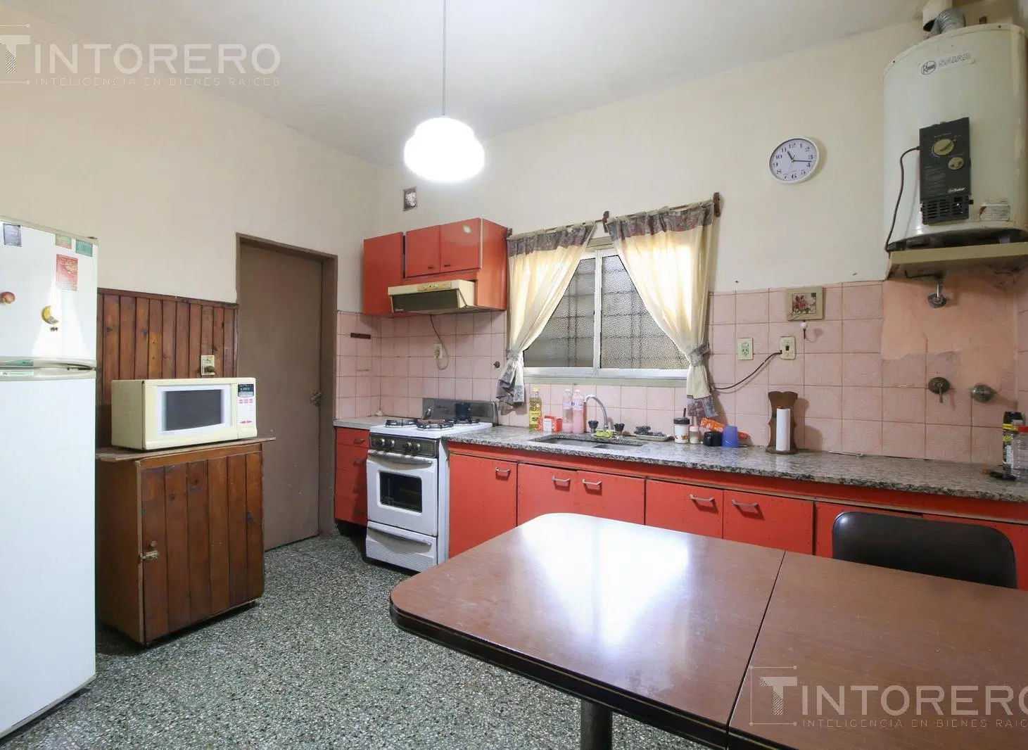 Casa multifamiliar con parque en Morón. Acepta Permuta 5