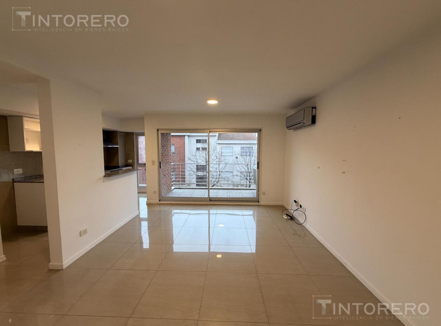 Foto de Departamento en alquiler de dos ambientes con balcón, cochera y baulera, imagen 1