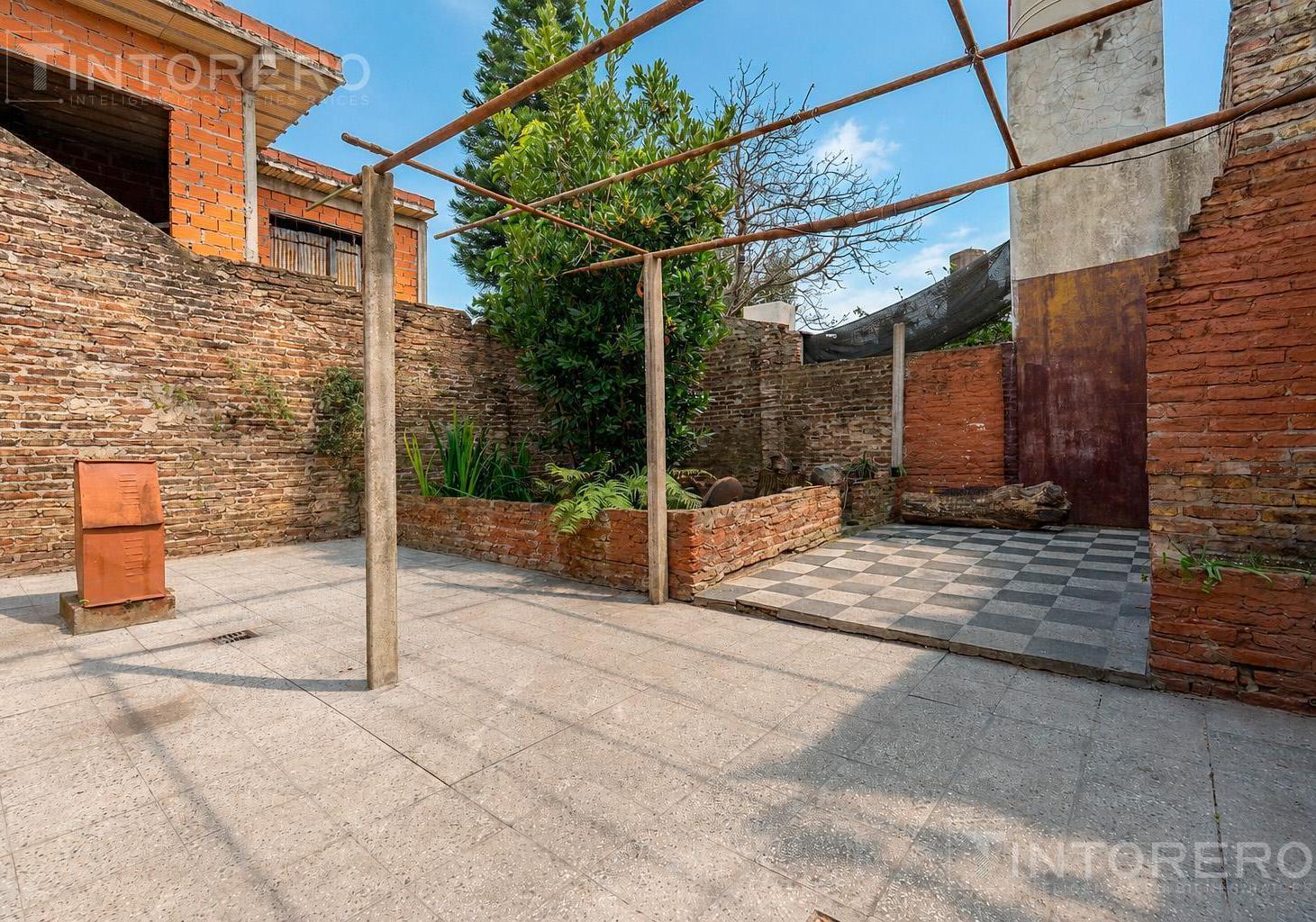 Foto de Casa en venta de 4 ambientes con patio y parrilla en Morón., imagen 1