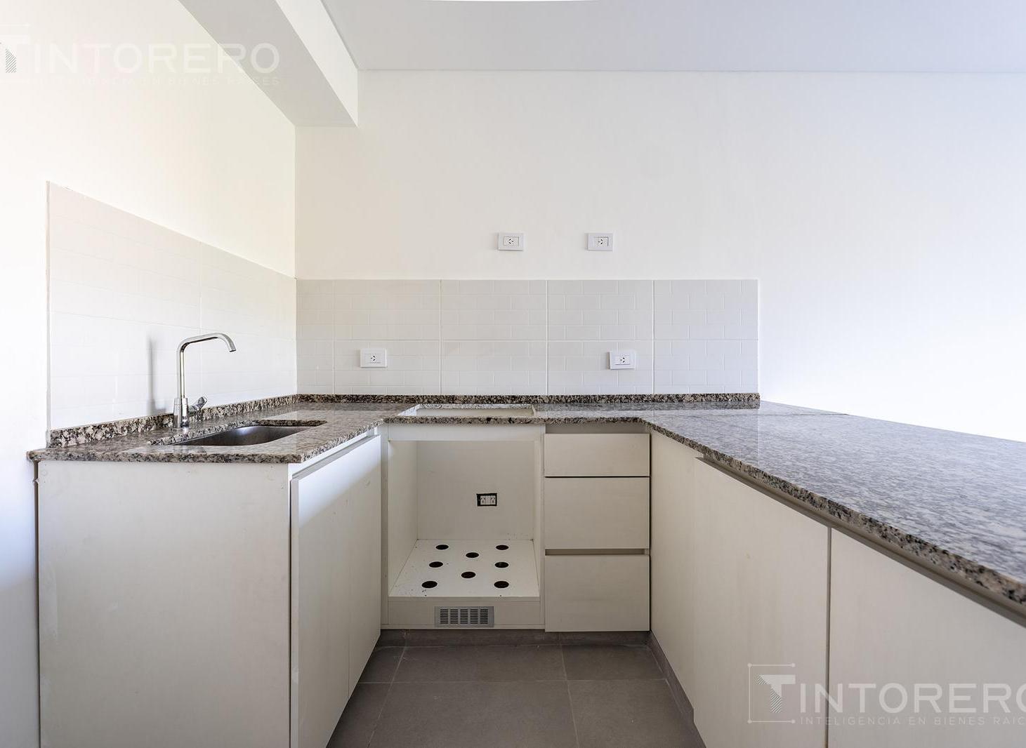 Foto de Departamento en venta de dos ambientes con balcón en edificio con, imagen 4