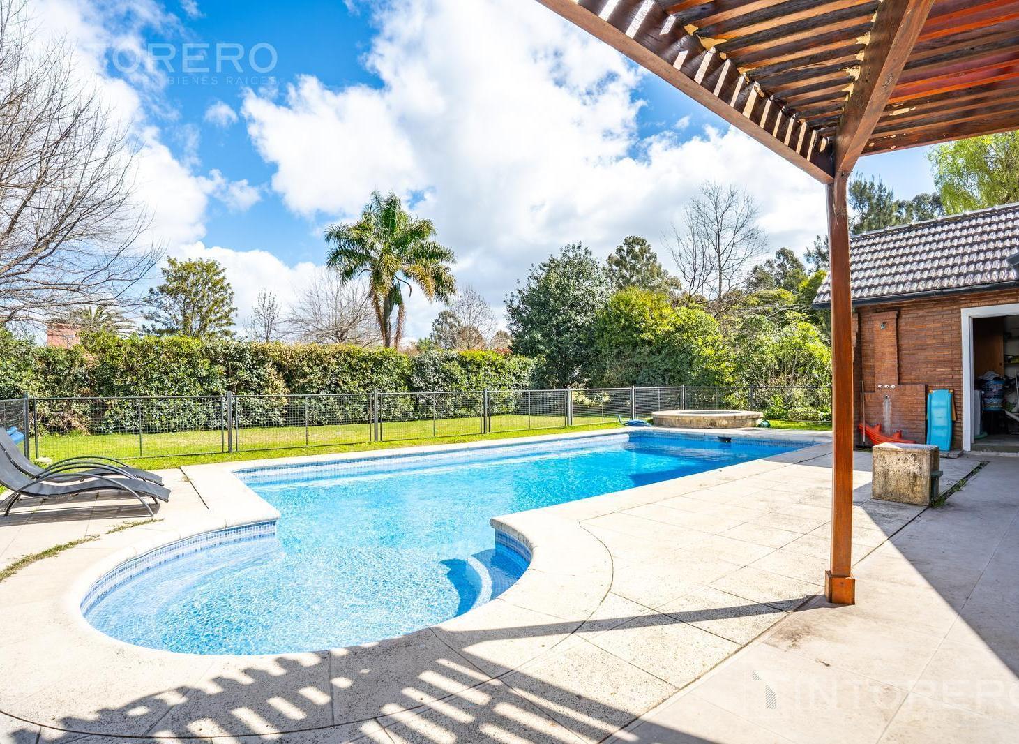 Foto de Casa en venta en Barrio El Ombú, con parque pileta, vista al lago y al, imagen 1