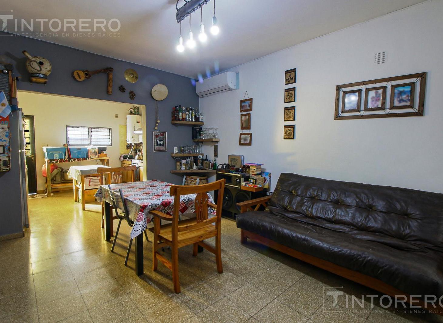 Foto de Casa en venta de 3 ambientes con Patio en Quilmes Oeste, imagen 2