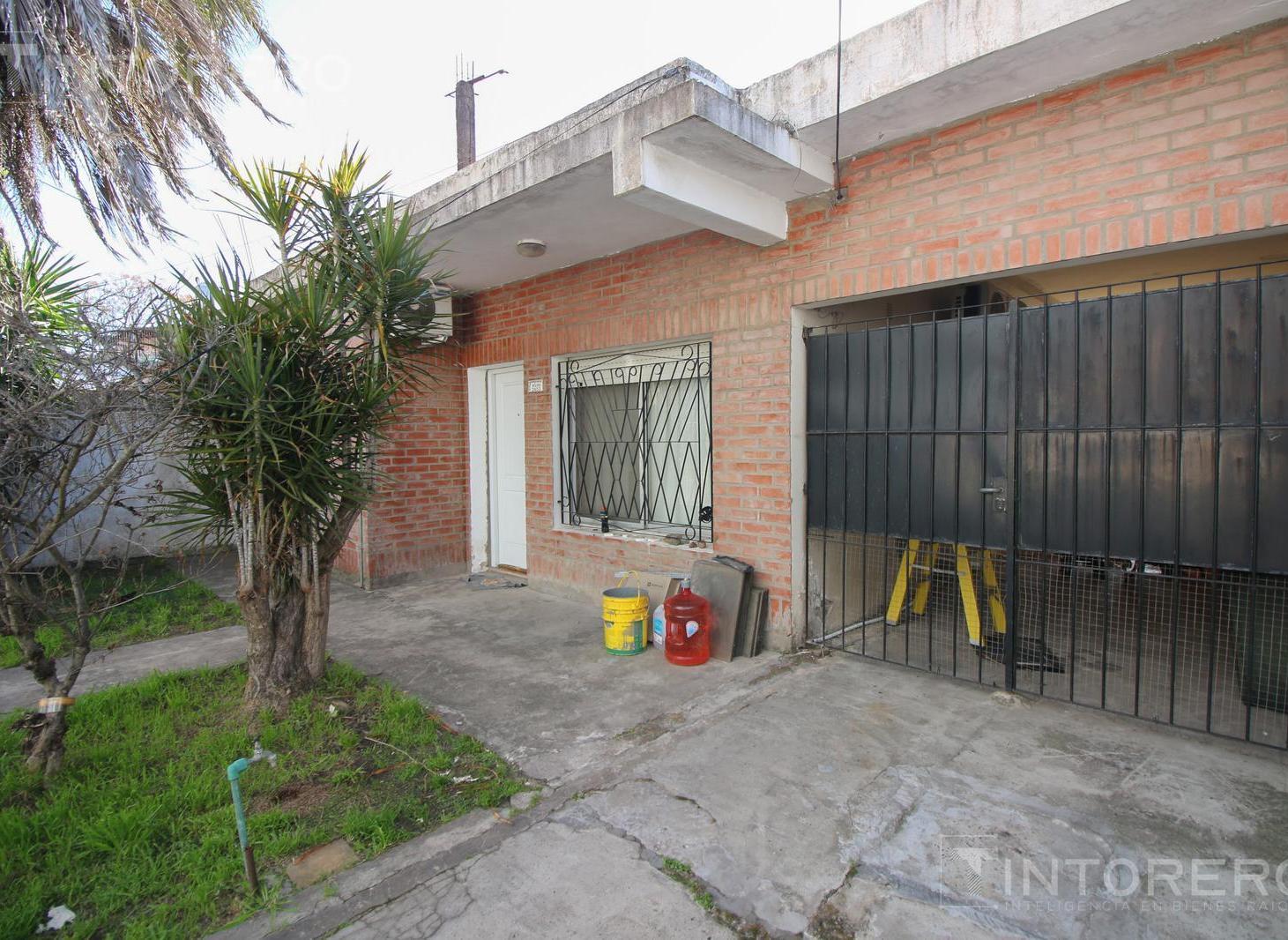 Foto de Casa en venta de 3 ambientes con Patio en Quilmes Oeste, imagen 1