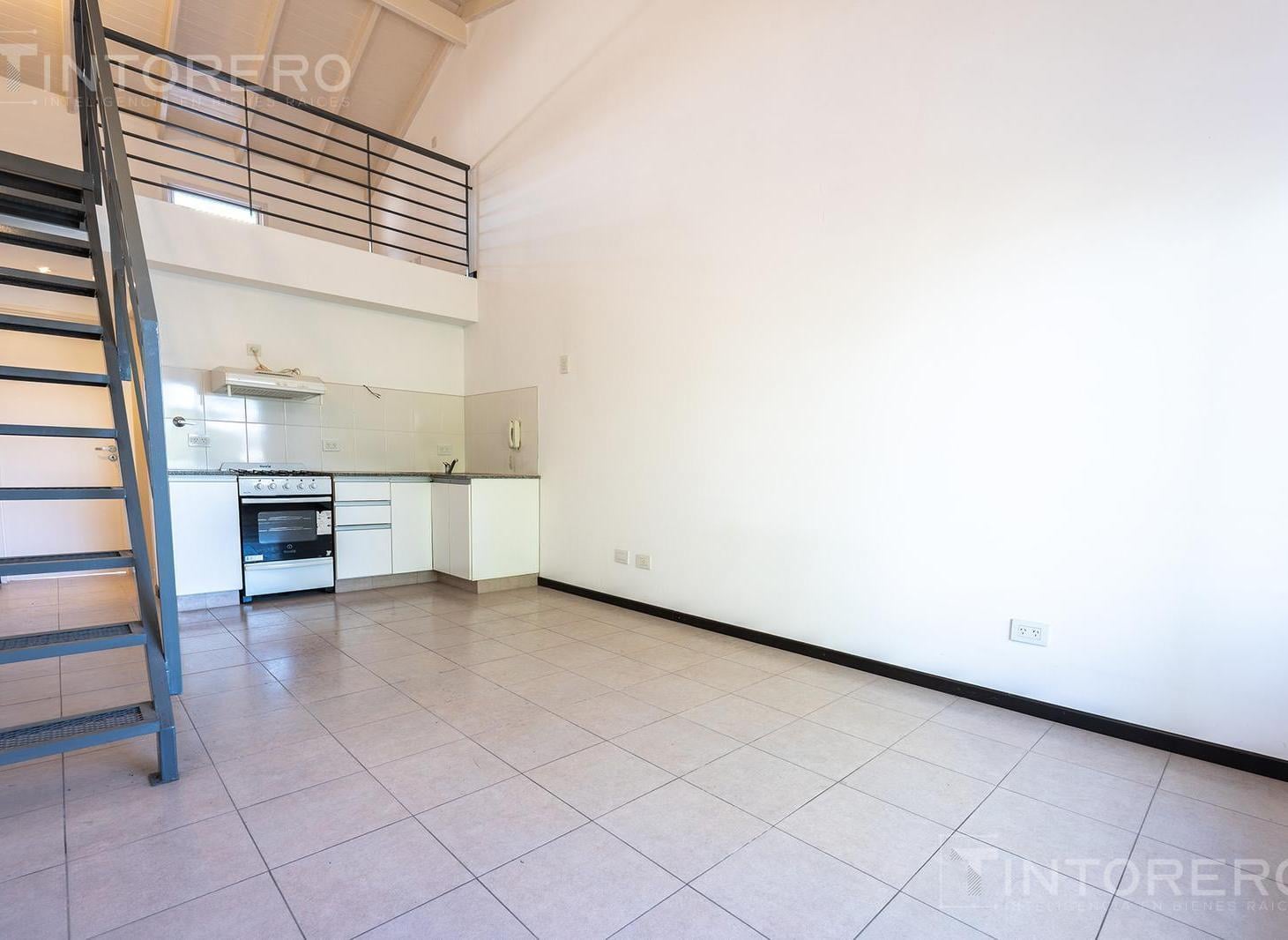 Foto de Departamento en venta de dos ambientes con balcón y cochera en Castelar, imagen 1