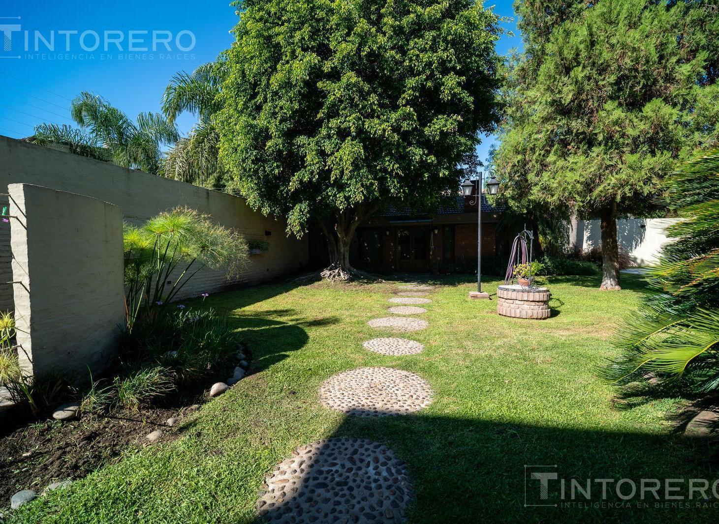 Foto de VENTA CASA EN CASTELAR NORTE CENTRO 5 AMB CON PARQUE, QUINCHO Y COCHERA., imagen 3