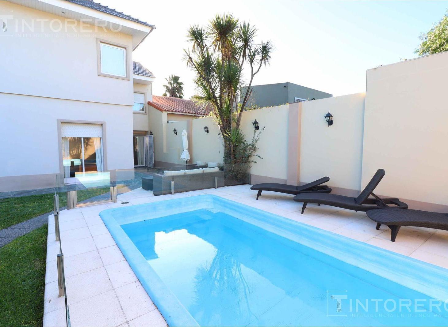 Foto de Venta Casa Castelar Norte 600mts de Lote, Parque Piscina Quincho Cochera, imagen 2