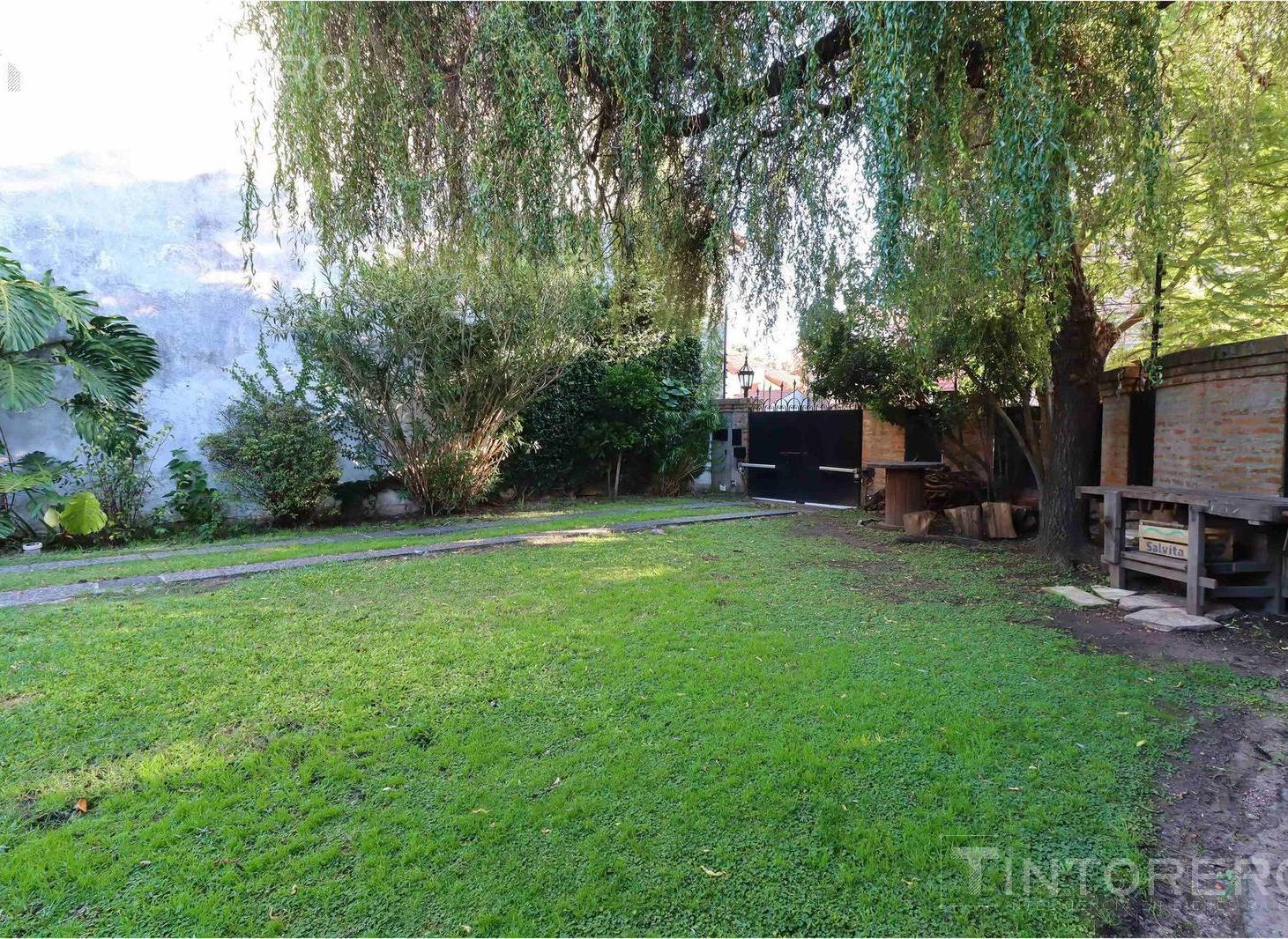 Foto de Venta Casa Castelar Norte 600mts de Lote, Parque Piscina Quincho Cochera, imagen 4