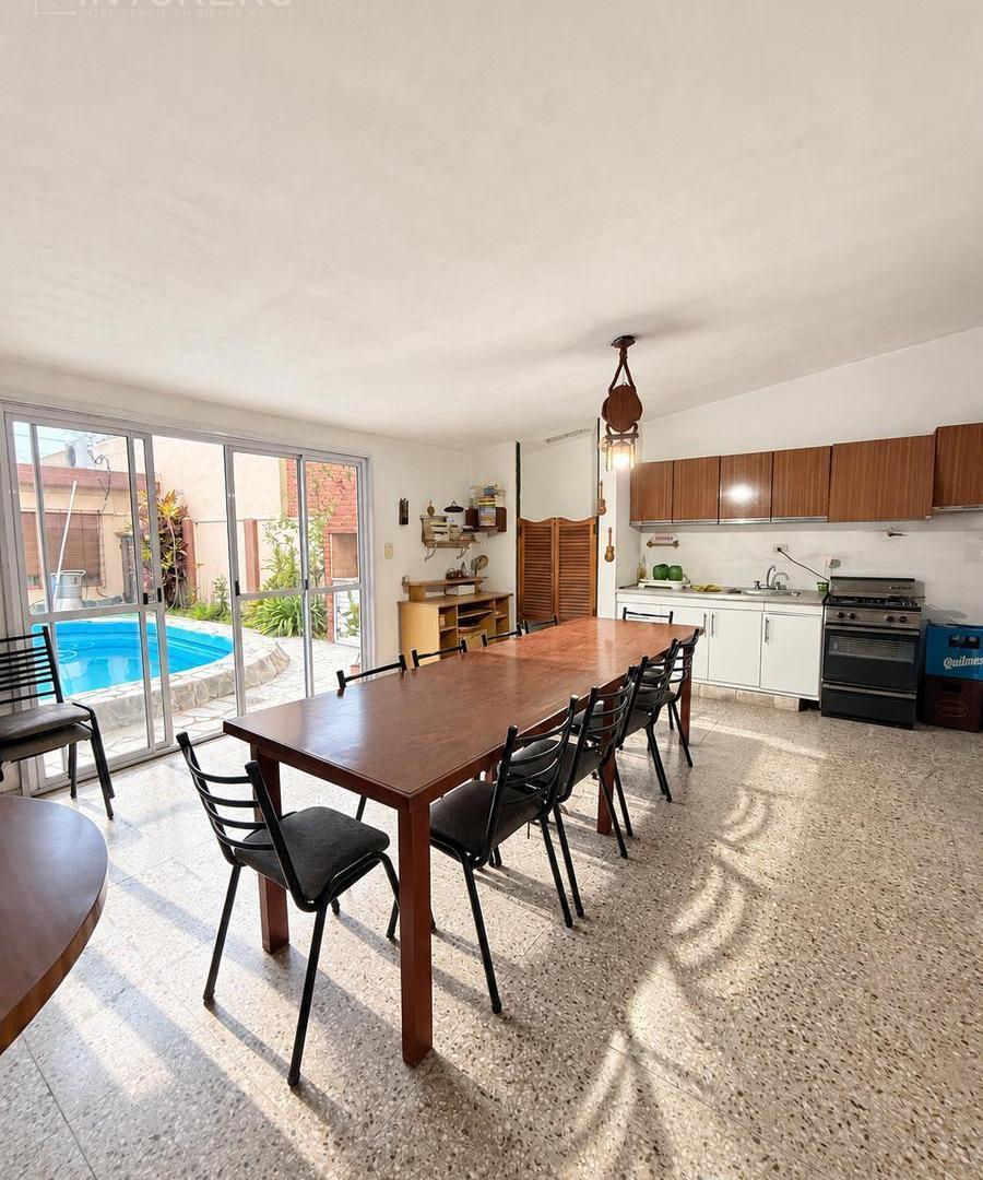 Foto de Casa en venta de 4 ambientes con pileta, quincho y parrilla en Morón., imagen 1