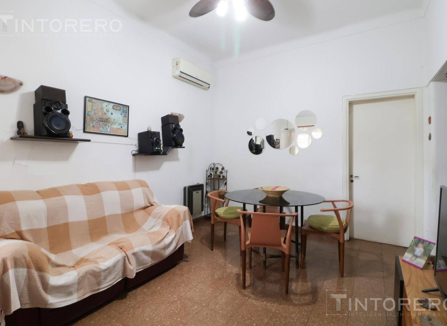 Foto de VENTA CASA 4amb SAENZ PEÑA, C/ PATIO, COCHERA Y TERRAZA, imagen 2
