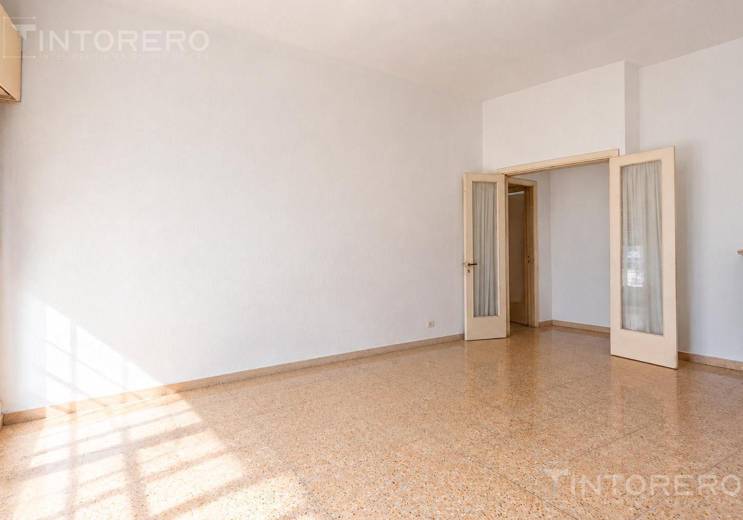 Foto de Casa en Venta Ramos Mejia con Jardín y Cochera 4 ambientes, imagen 5