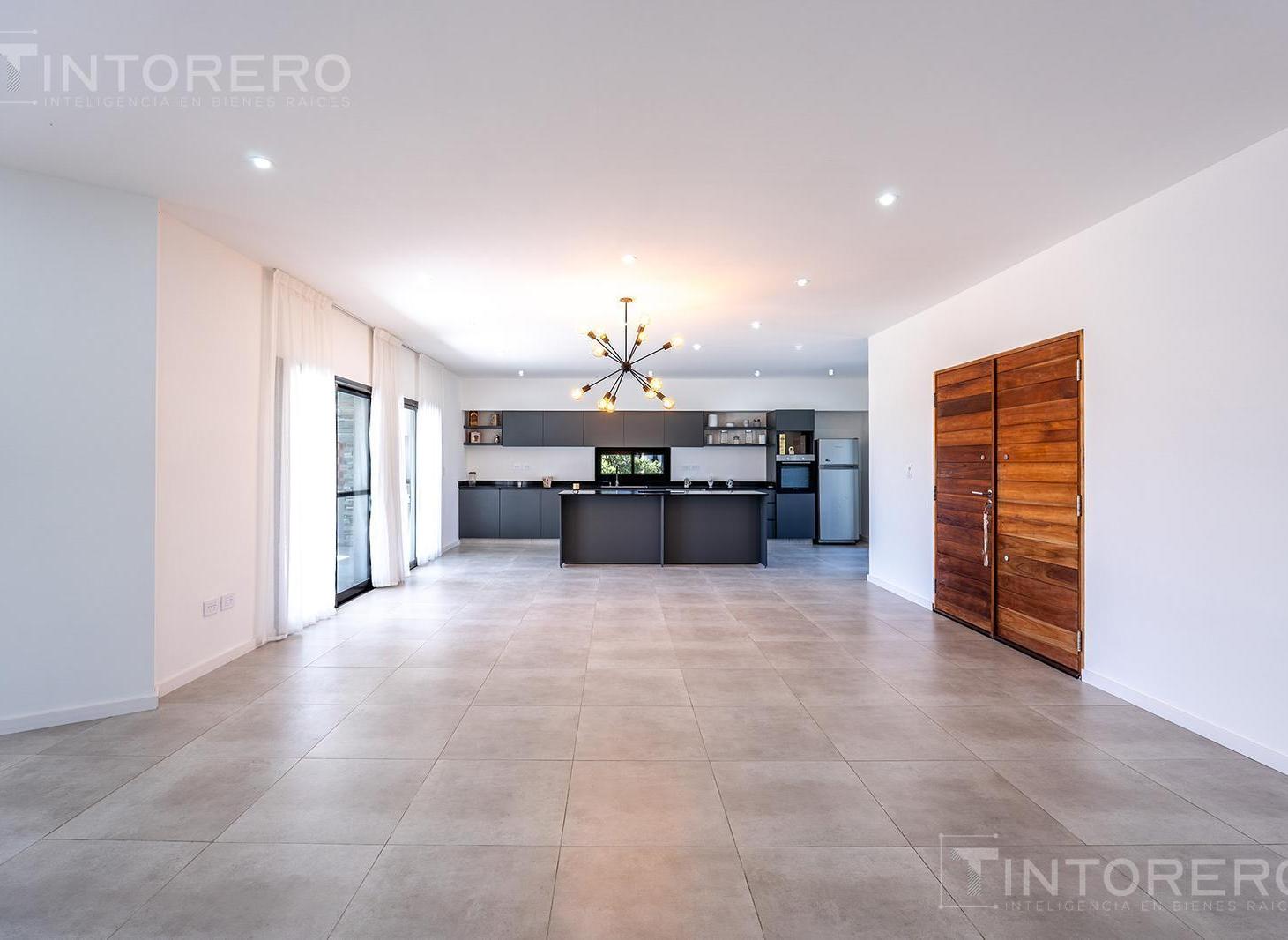 Foto de Casa en Venta Moderna y Sustentable a Estrenar en Barrio Privado Los, imagen 1