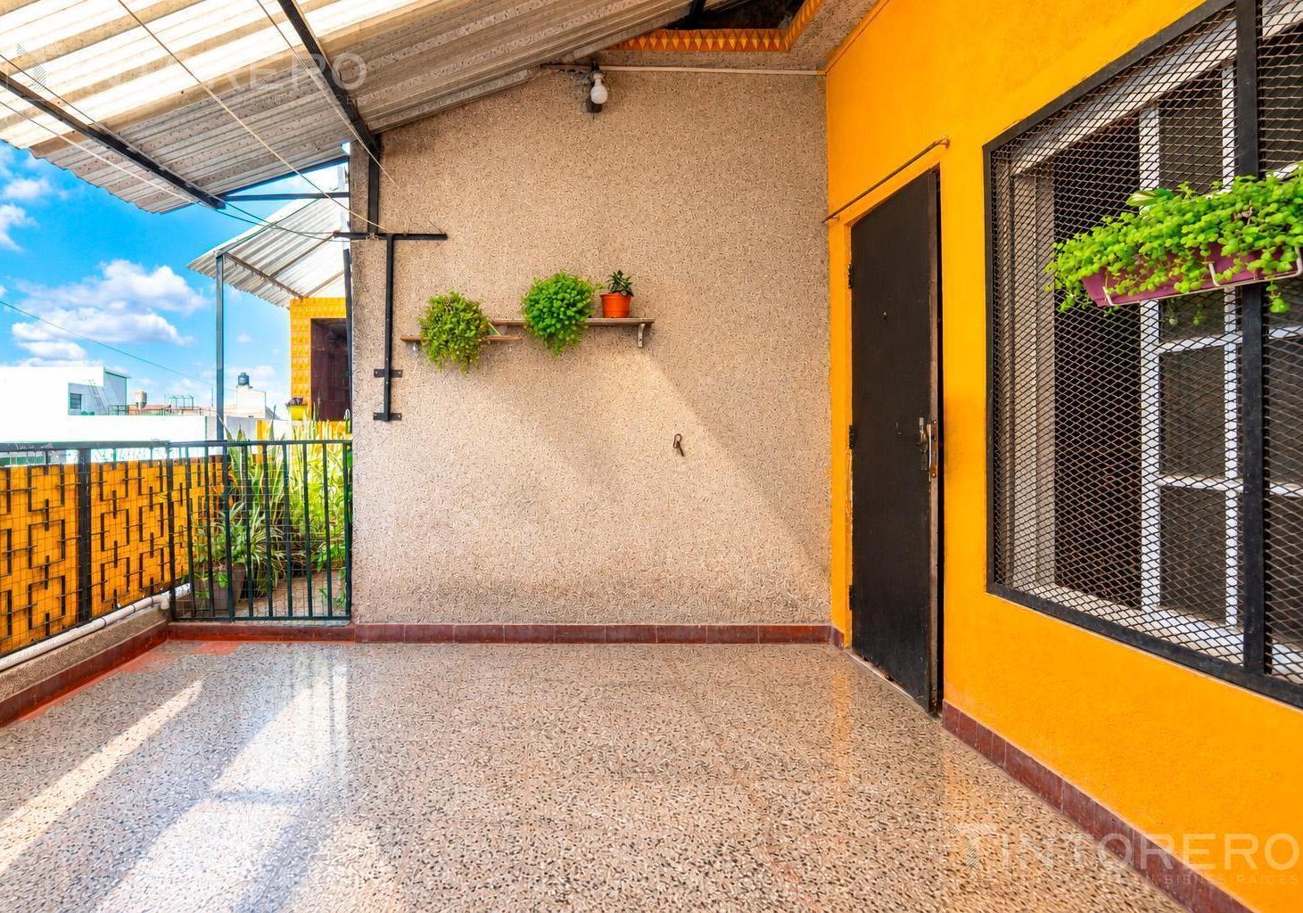 Foto de PH 3 ambientes en venta en segundo piso por escalera, con balcón en, imagen 2