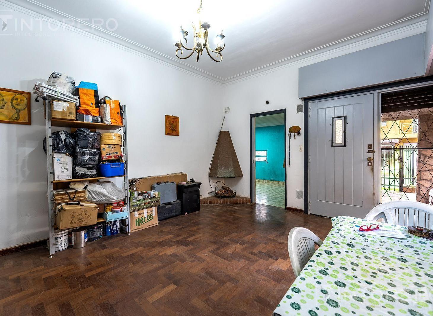 Foto de Venta Casa 5amb con Parque y Pileta Castelar Centro, imagen 2