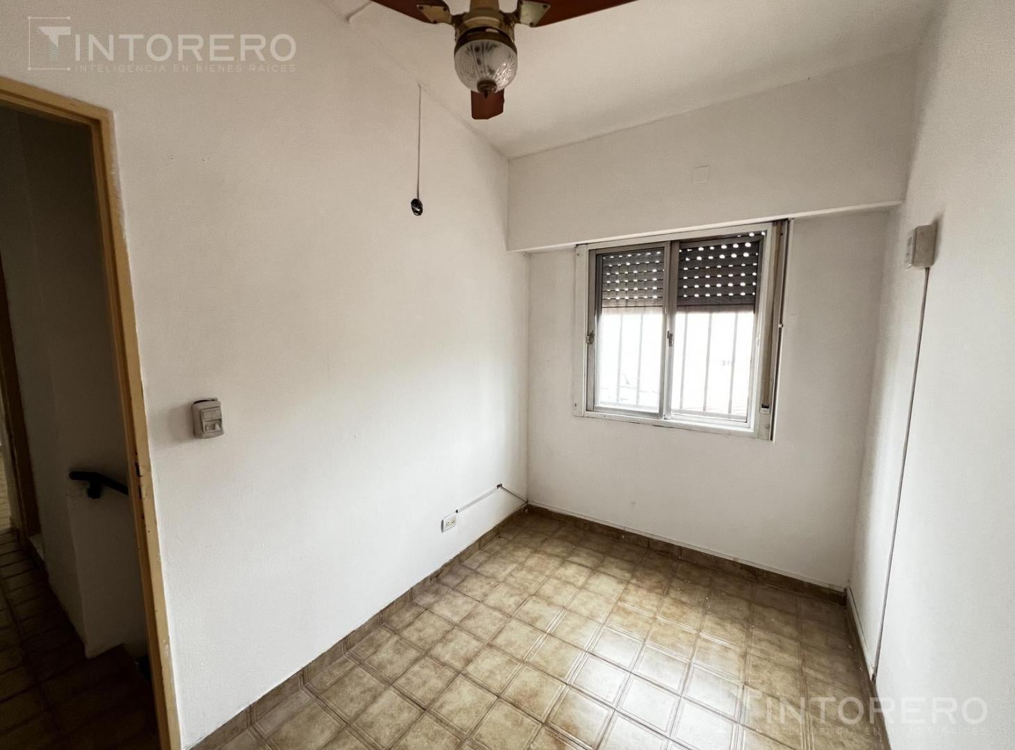 Foto de PH Duplex 3 Ambientes con Cochera en Alquiler en Morón Centro - Sin, imagen 4