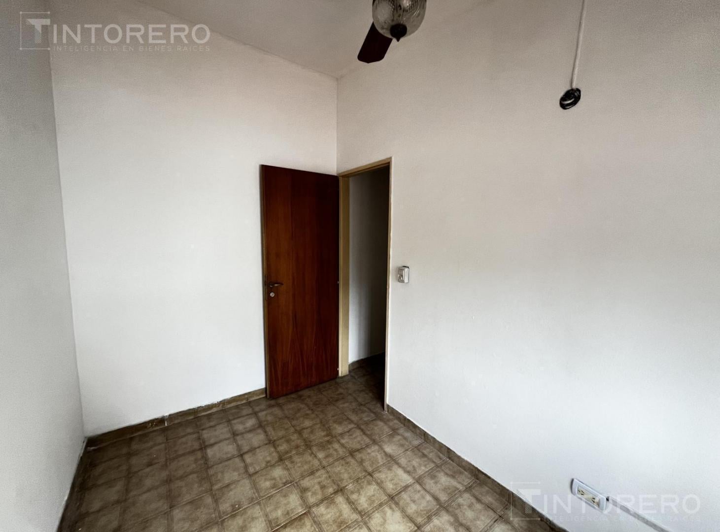 Foto de PH Duplex 3 Ambientes con Cochera en Alquiler en Morón Centro - Sin, imagen 5