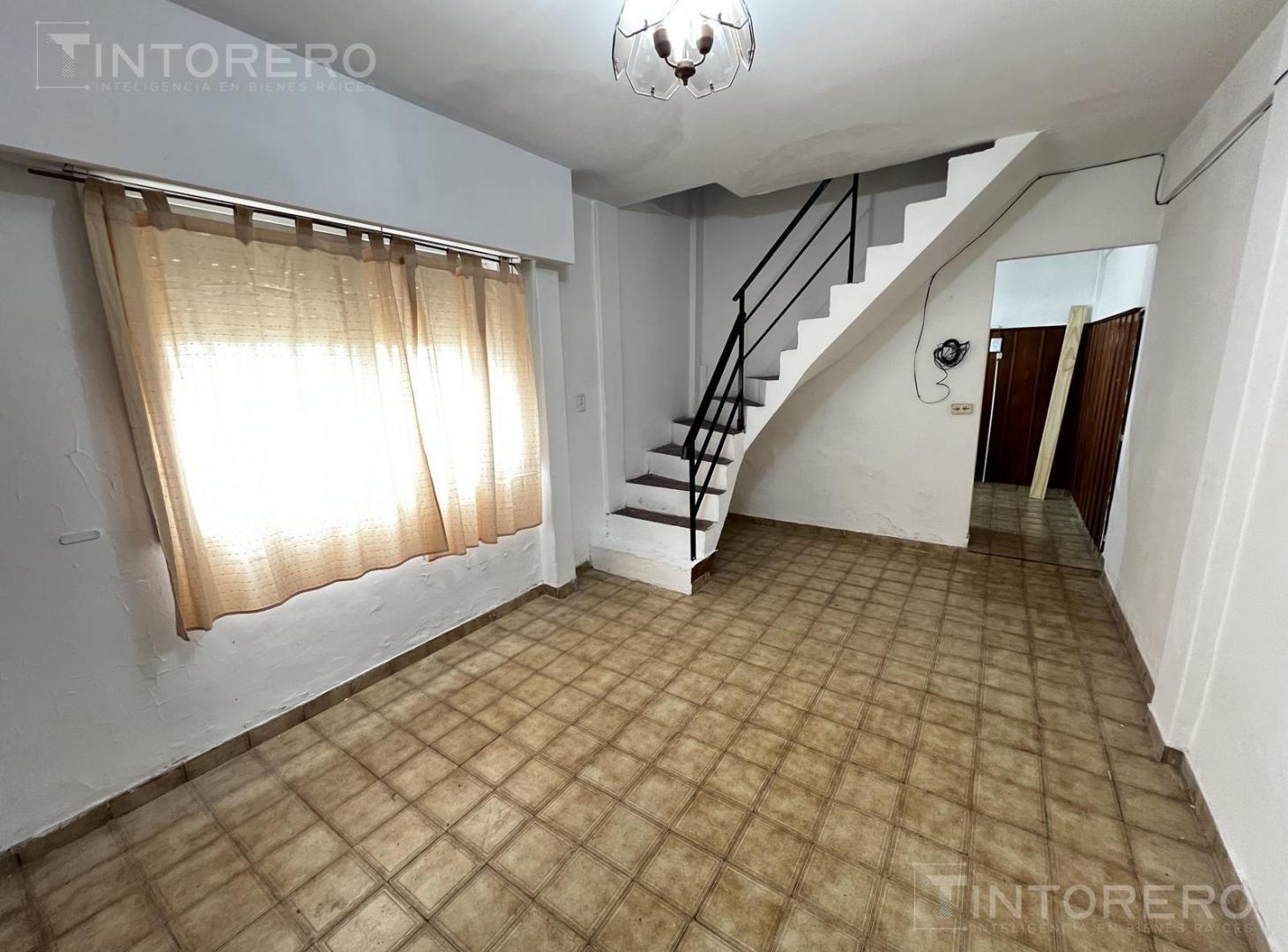 Foto de PH Duplex 3 Ambientes con Cochera en Alquiler en Morón Centro - Sin, imagen 1