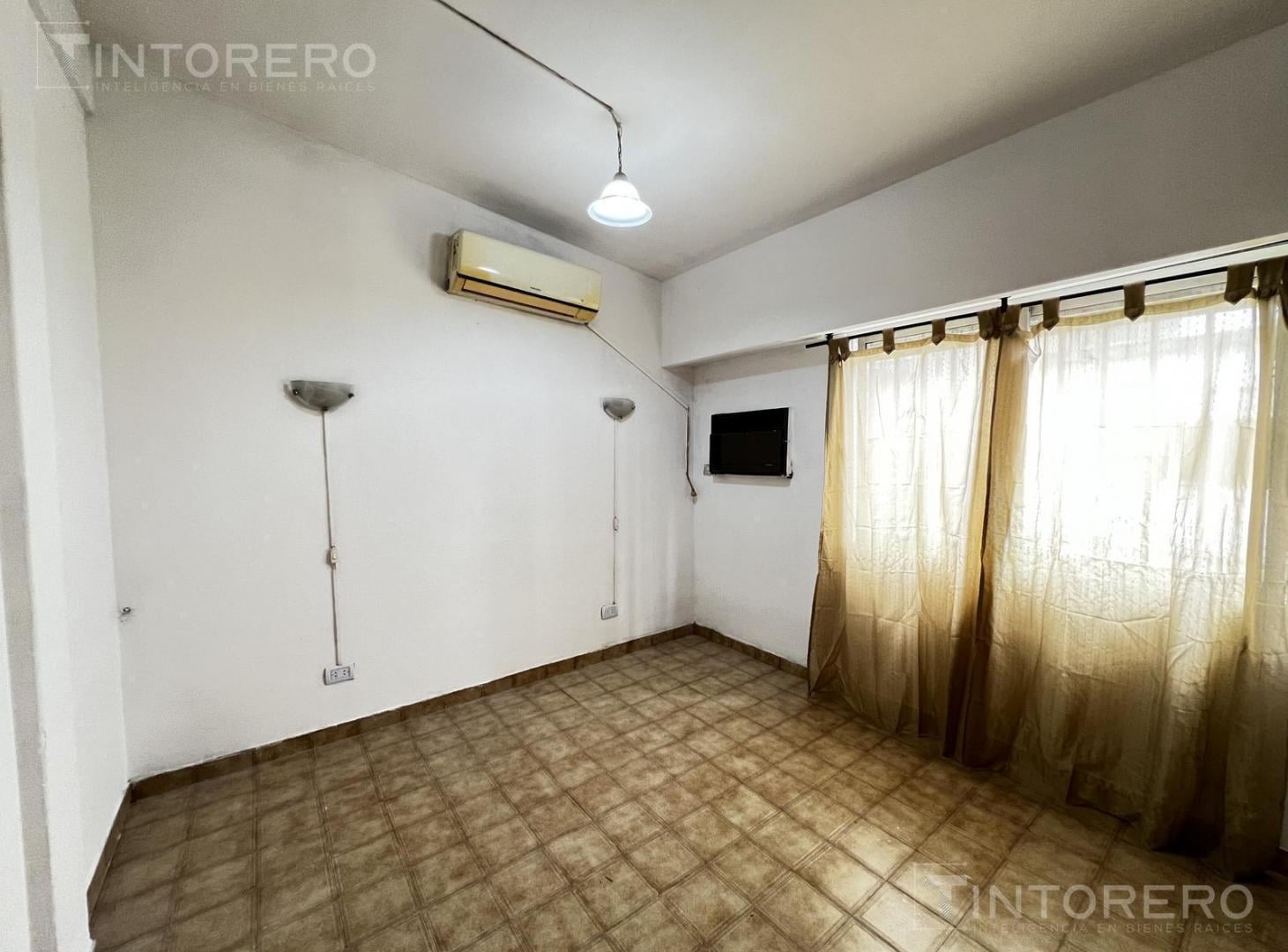 Foto de PH Duplex 3 Ambientes con Cochera en Alquiler en Morón Centro - Sin, imagen 3