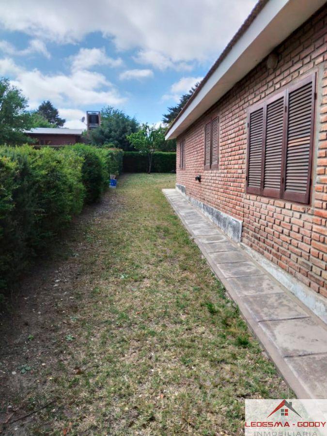 Casa en Venta de 3 Dorm. C/ Cochera en Villa Giardino 4