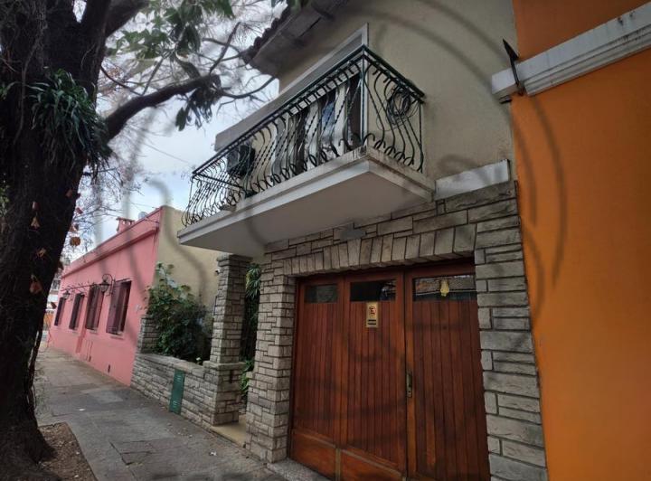 Casa en Centro de San Isidro, 4 dormitorios, garaje, jardín y más 4