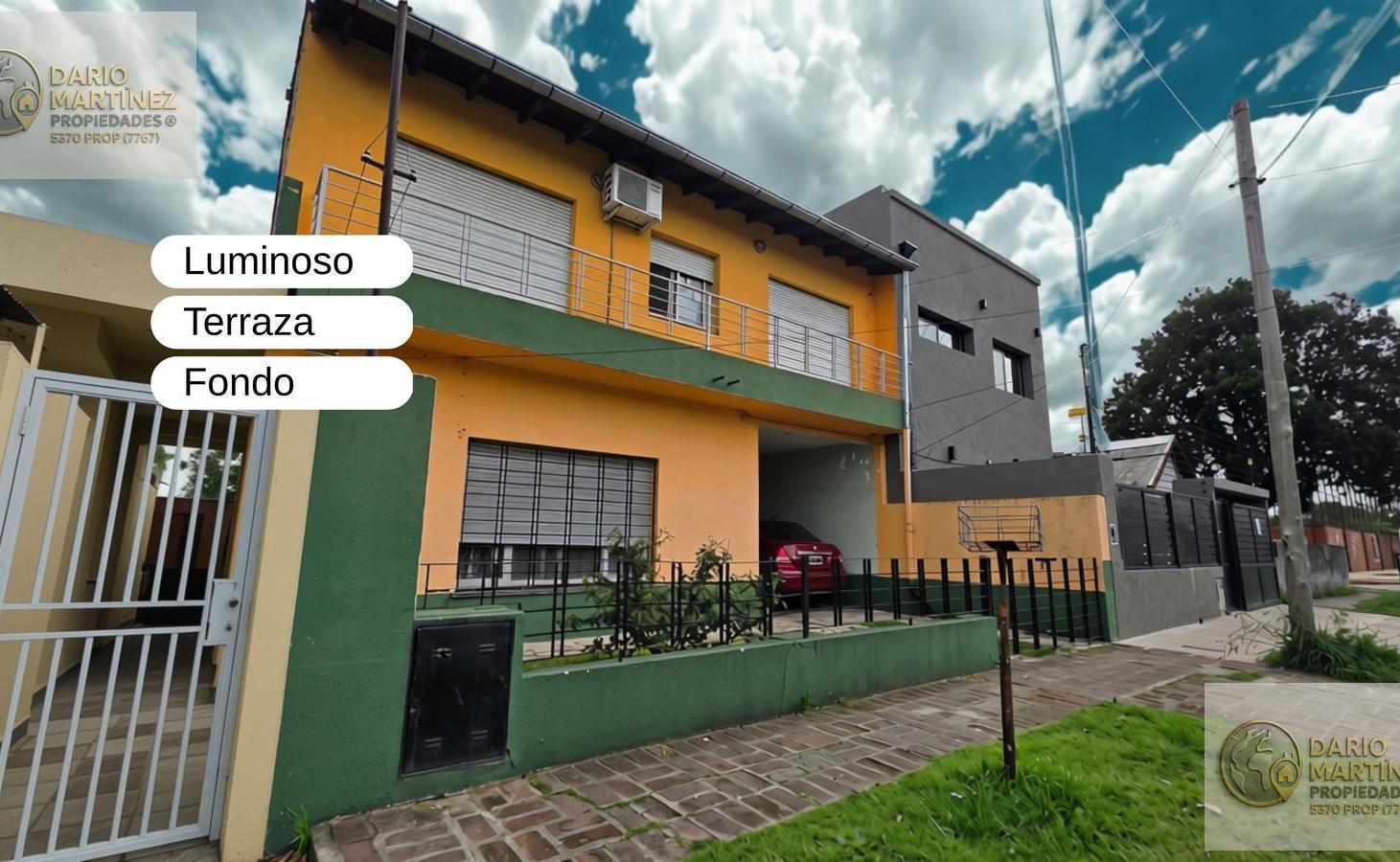 Foto de Casa en venta 3 dormitorios, baño, toilette, cochera, fondo, terraza, imagen 1