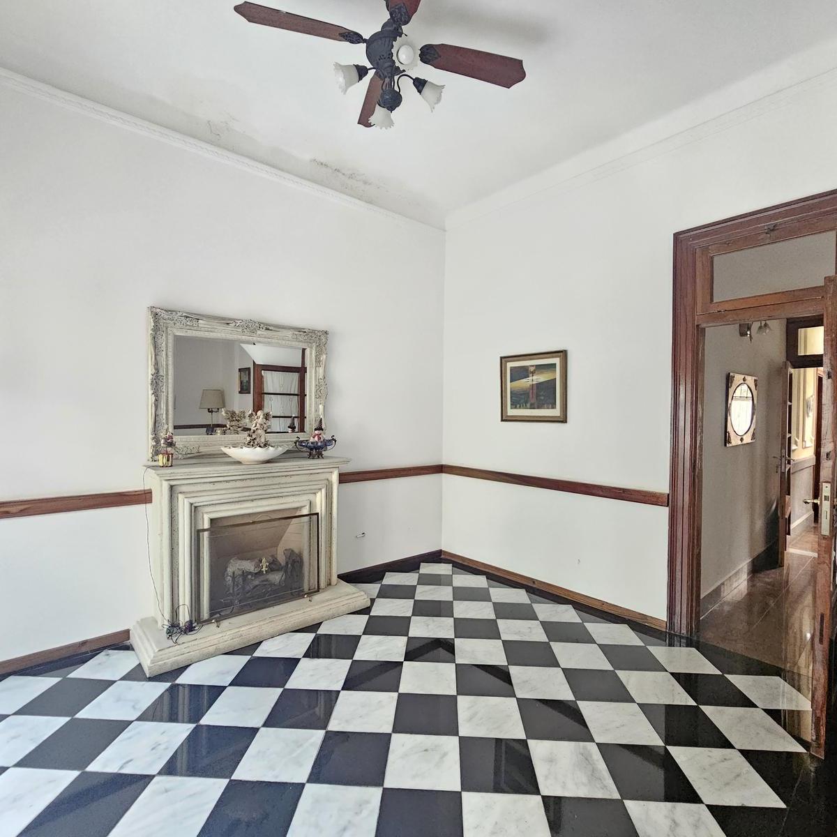 Casa en Venta - Lote Propio con Jardines y Terraza - Maza 1600 - Boedo 1