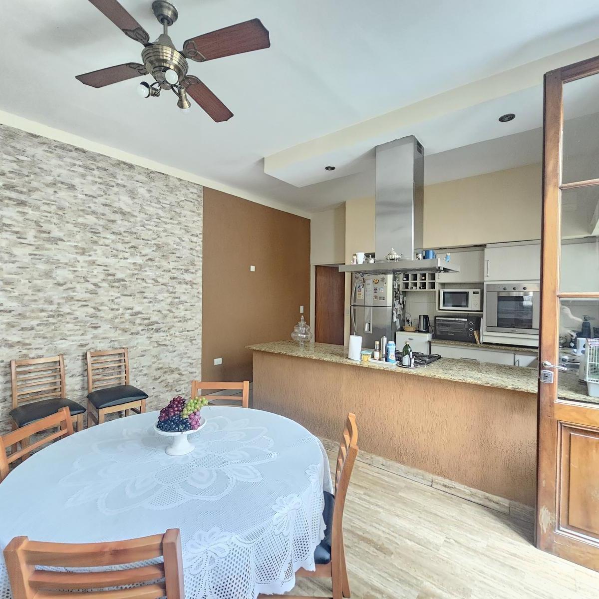 Casa en Venta - Lote Propio con Jardines y Terraza - Maza 1600 - Boedo 5