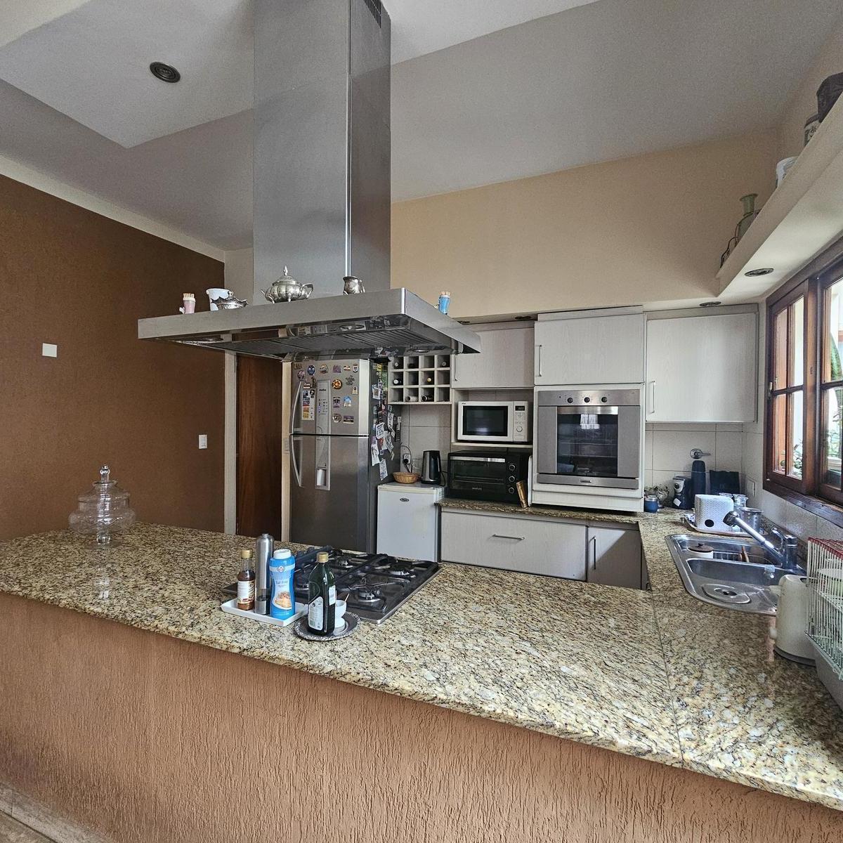Casa en Venta - Lote Propio con Jardines y Terraza - Maza 1600 - Boedo 4
