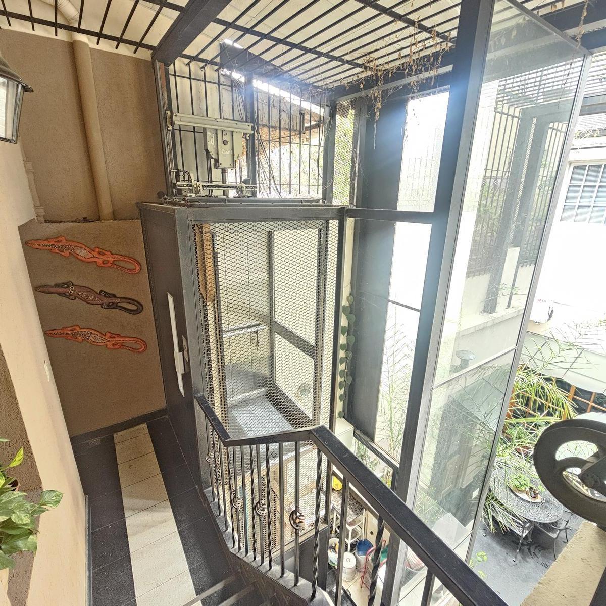 Casa en Venta - Lote Propio con Jardines y Terraza - Maza 1600 - Boedo 5