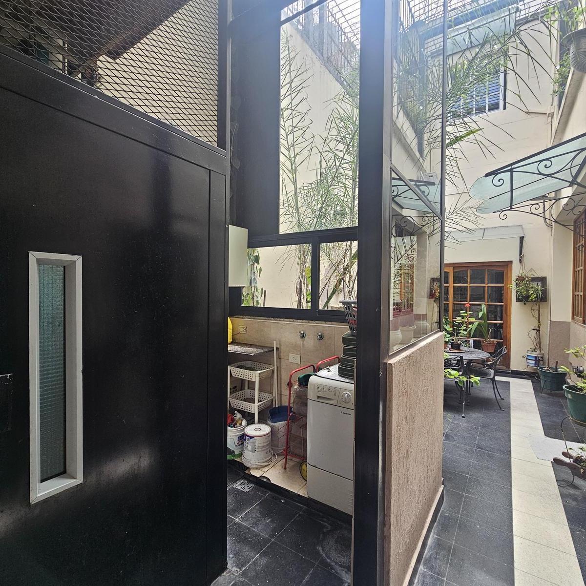 Casa en Venta - Lote Propio con Jardines y Terraza - Maza 1600 - Boedo 4