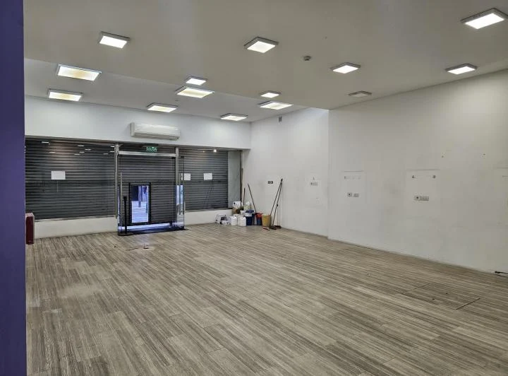 Local en alquiler - Local con oficinas en alquiler - Apto todo destino - Centro 4
