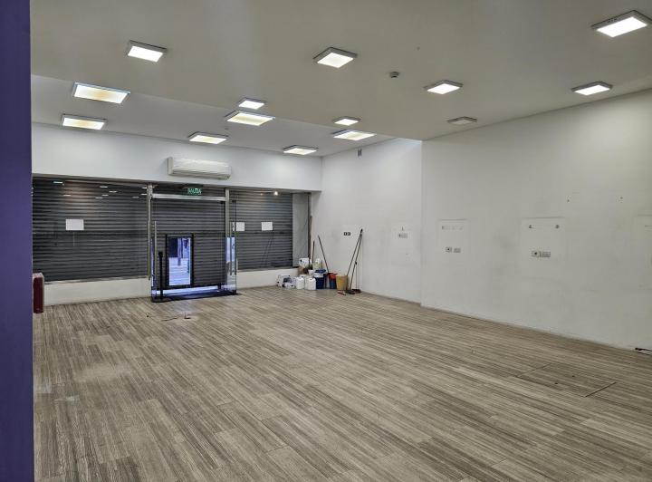 Local en alquiler - Local con oficinas en alquiler - Apto todo destino - Centro 4