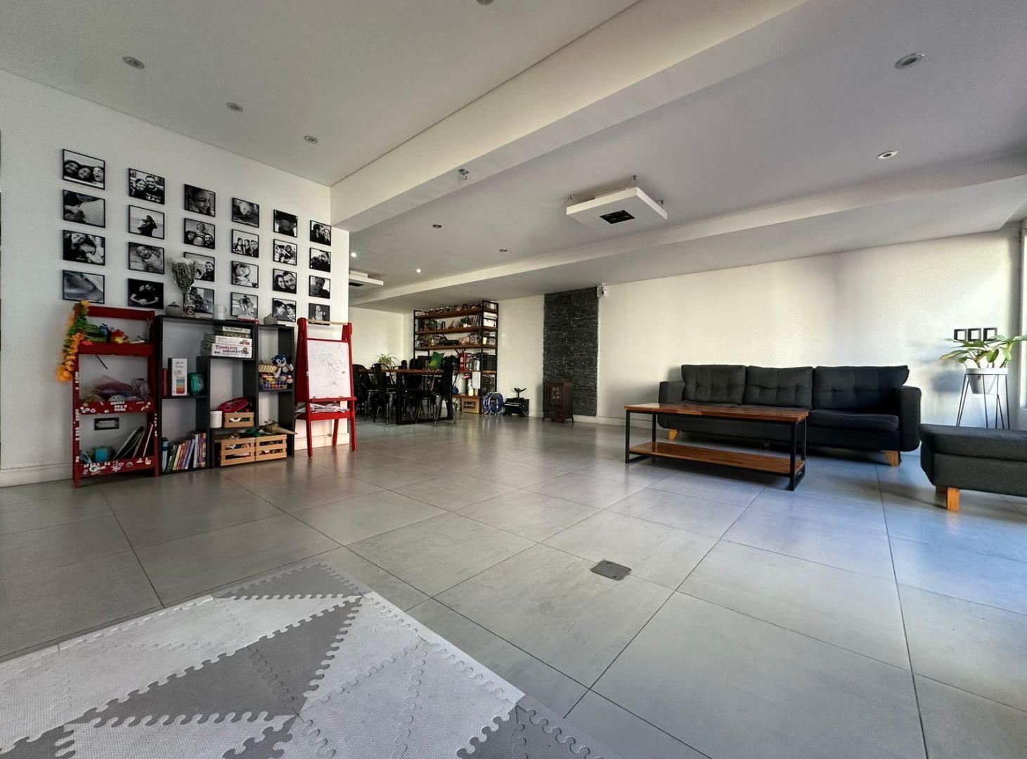 Departamento con parrilla y cochera en venta en Caballito -  A. Gallardo 800
