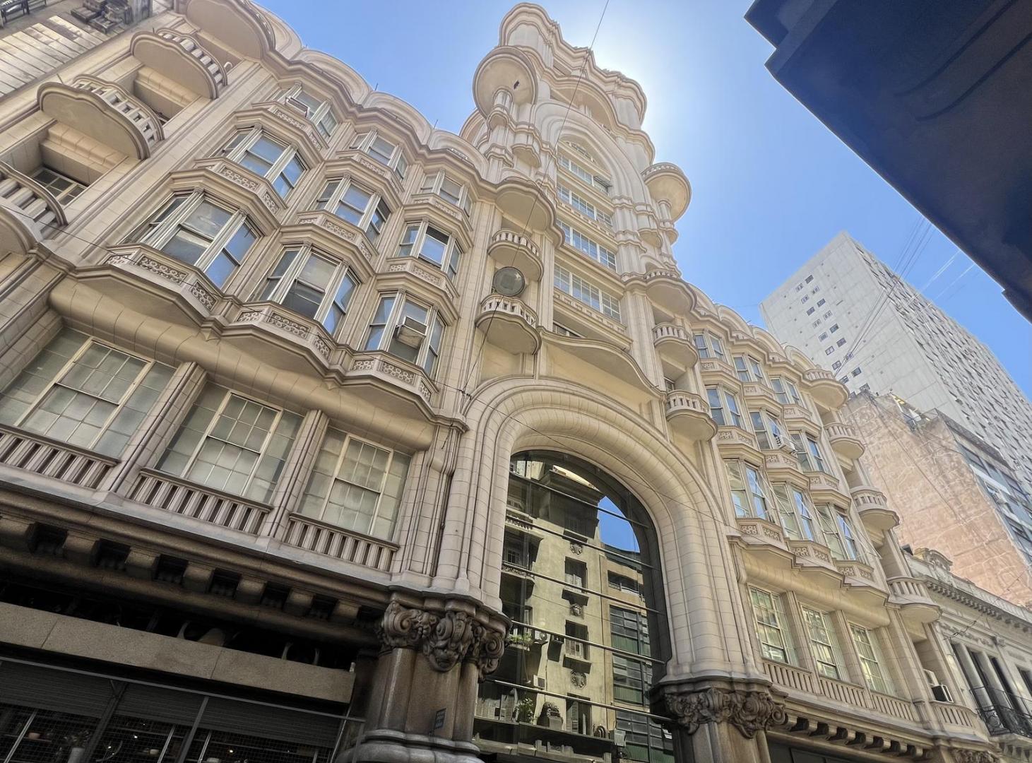 Oficina en venta o Alquiler en el emblemático Palacio Barolo - Av De Mayo 1300 -