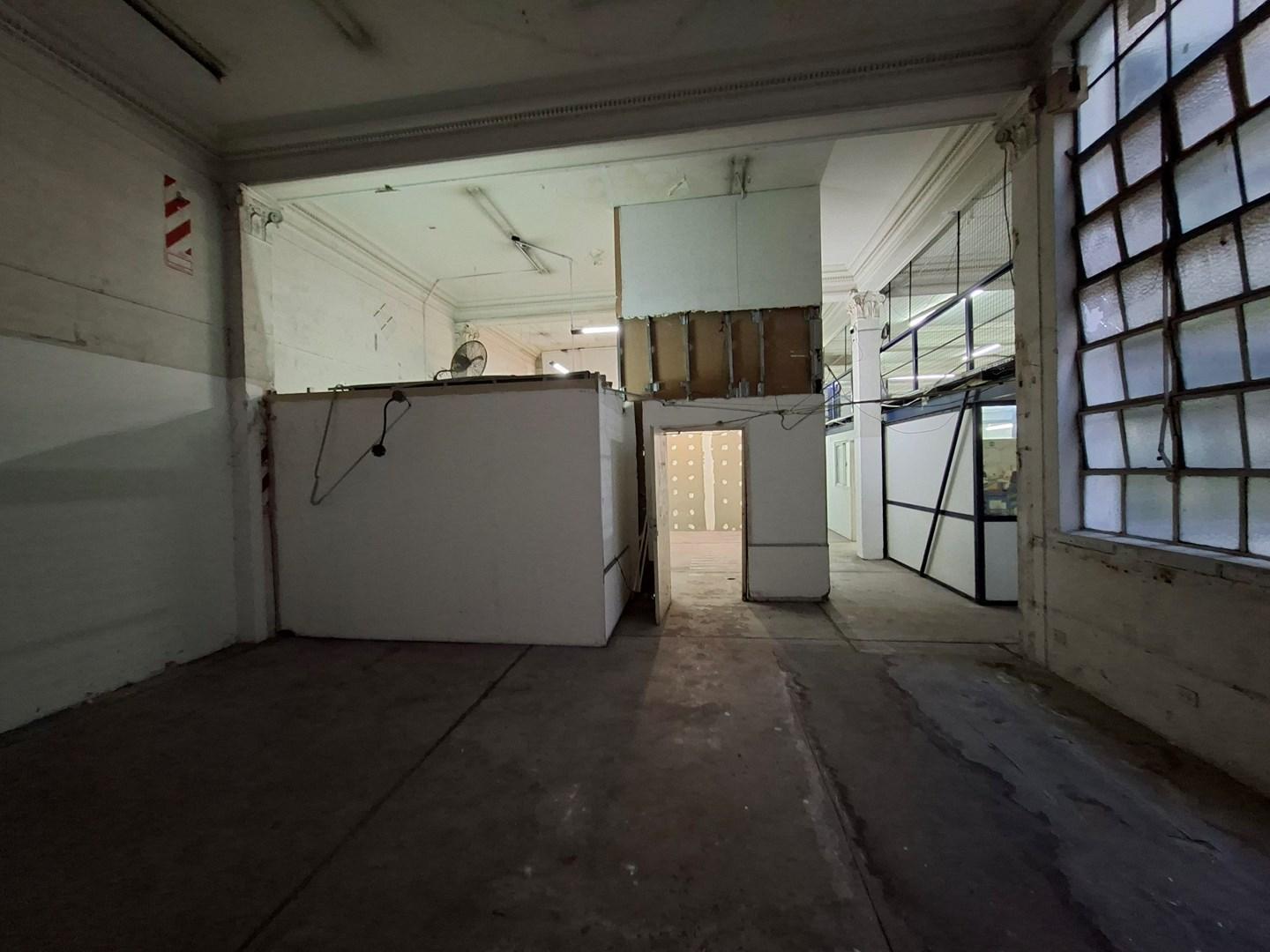 Edificio en Block, Entrada de camiones, 3 niveles, Congreso, Lote propio