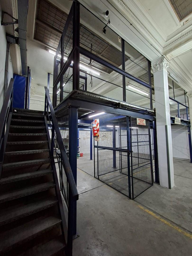 Edificio en Block, Entrada de camiones, 3 niveles, Congreso, Lote propio