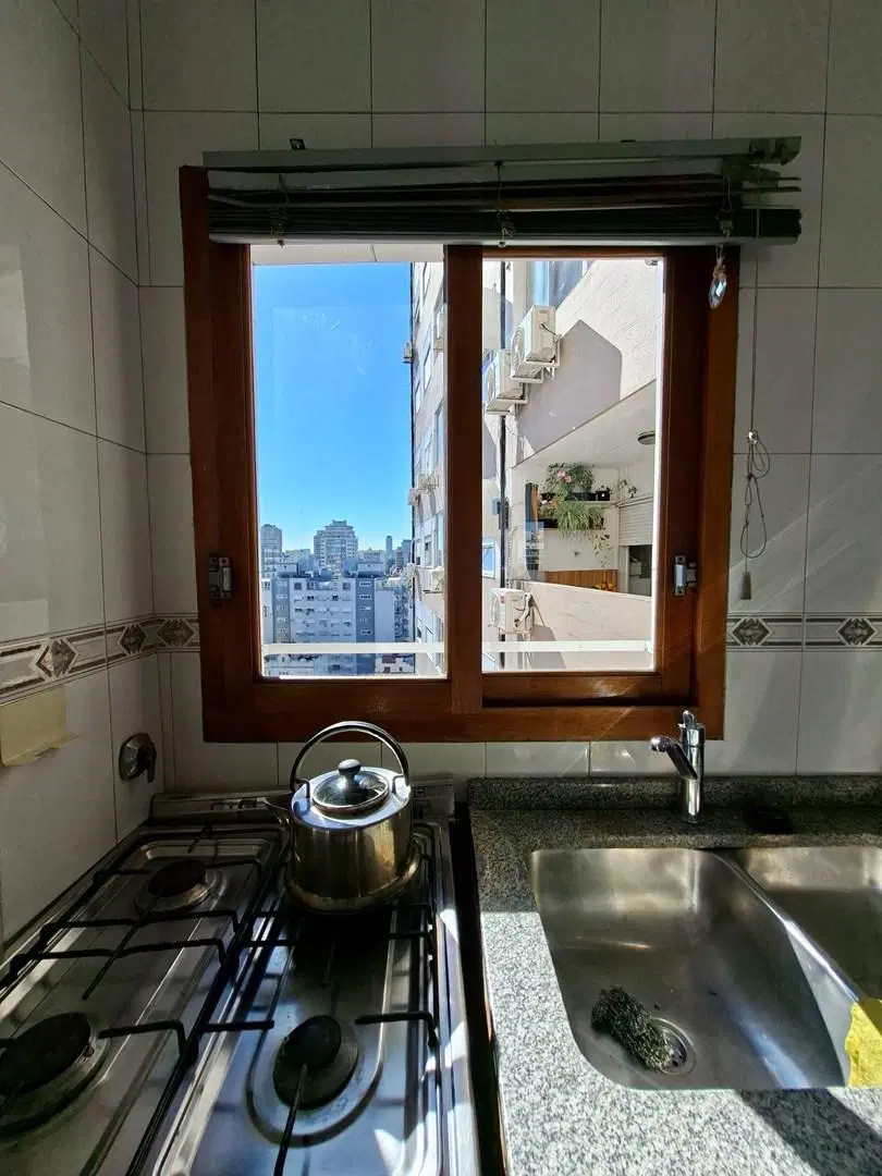 4 Ambientes, seguridad 24 hs, Piso alto, Muy luminoso. Recoleta 5