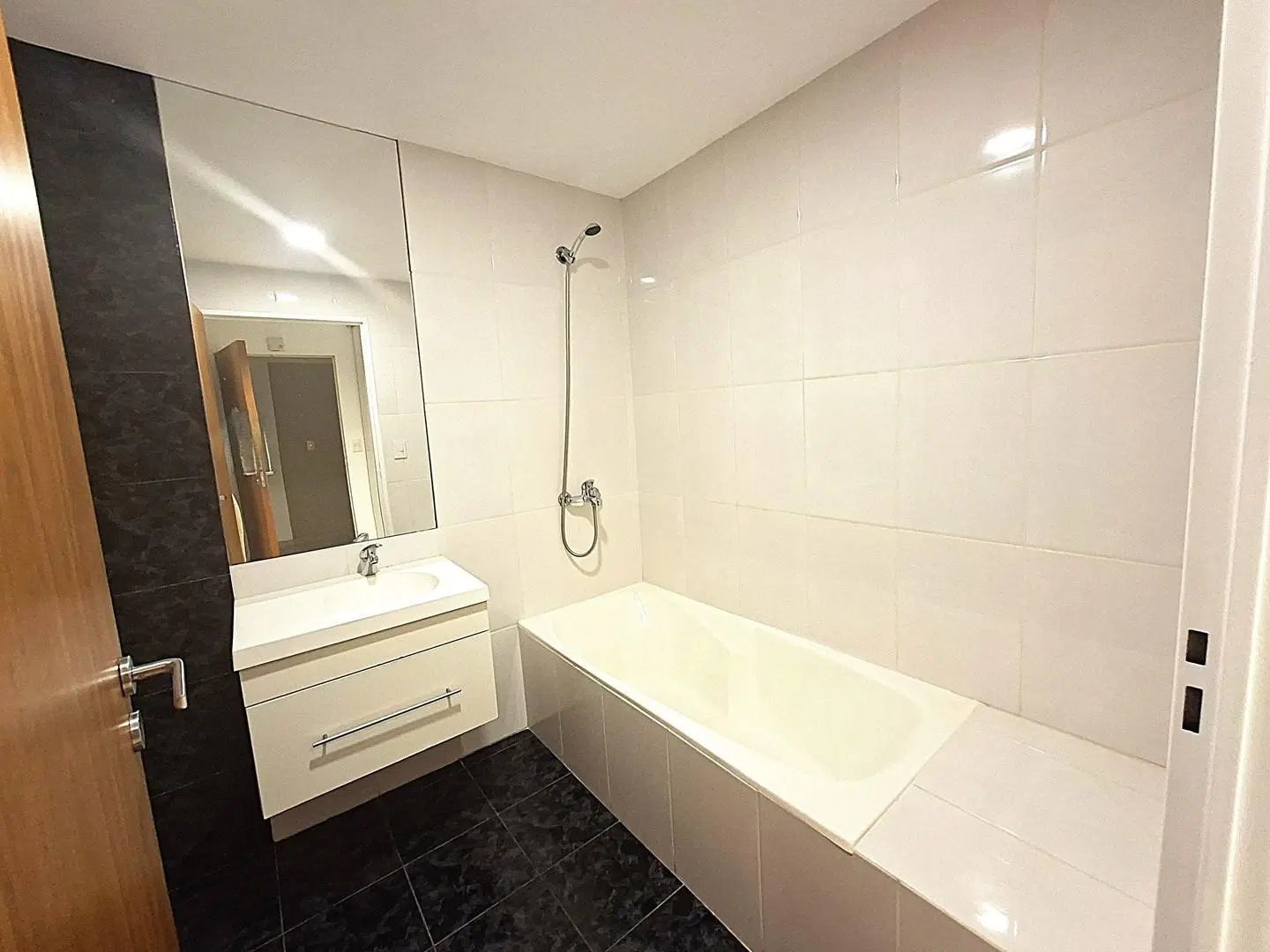 Venta , departamento con patio 44 m2 totales,  parrilla, piscina, baulera, Colegiales. Monoambiente 2