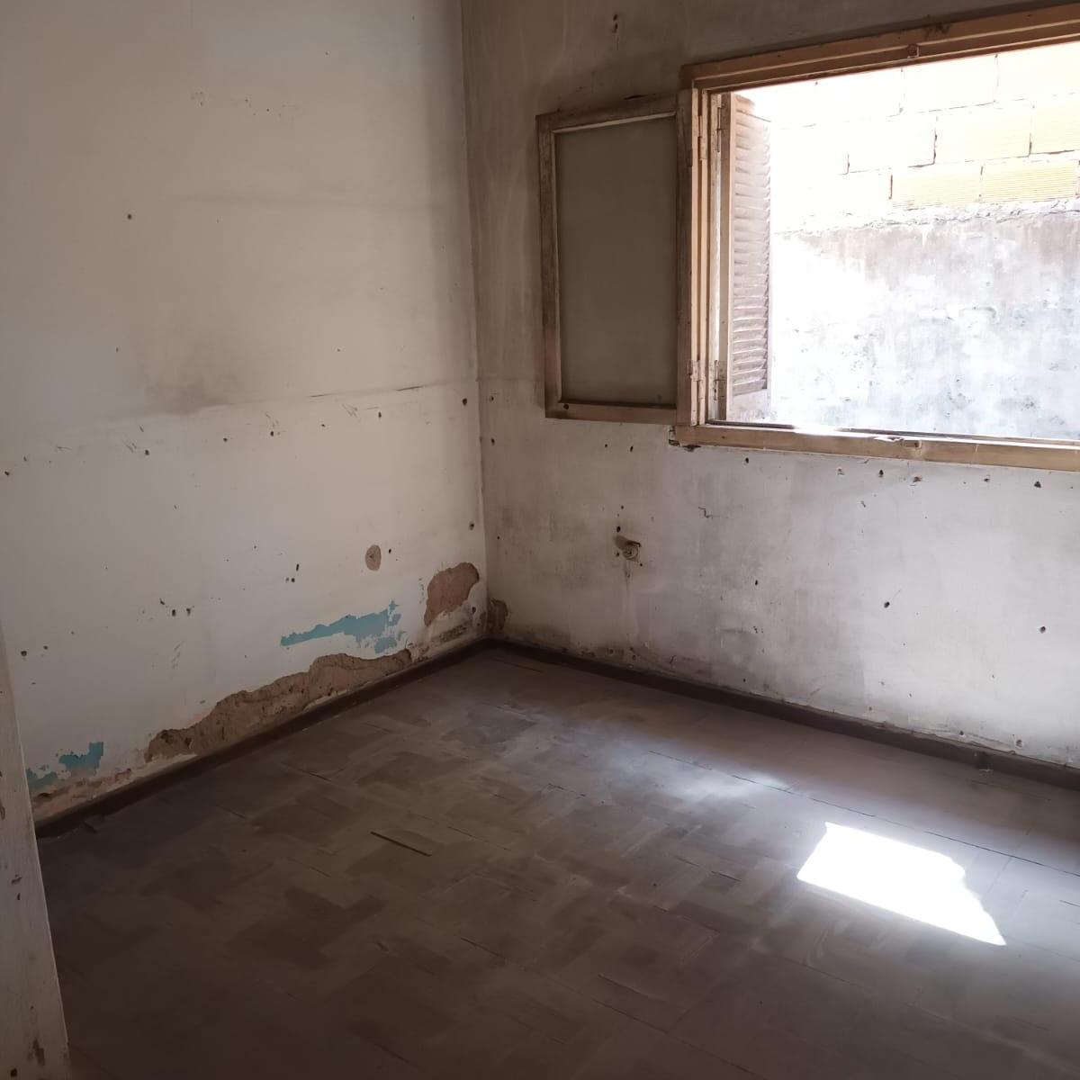 Venta PH 4 Amb Al Frente con Cochera y Jardin a Reciclar en Haedo 2