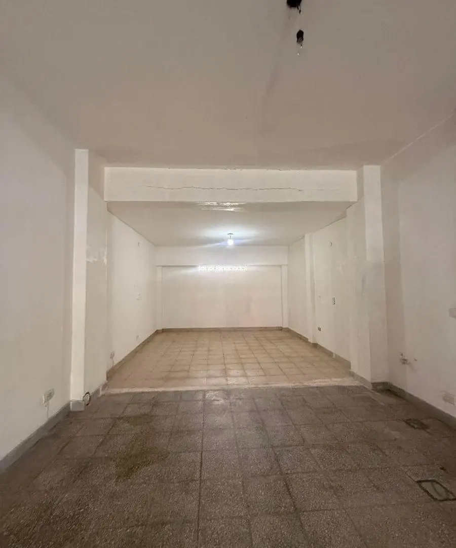 ALQUILER COMERCIAL 50M2 SOBRE AV DON BOSCO, HAEDO 4