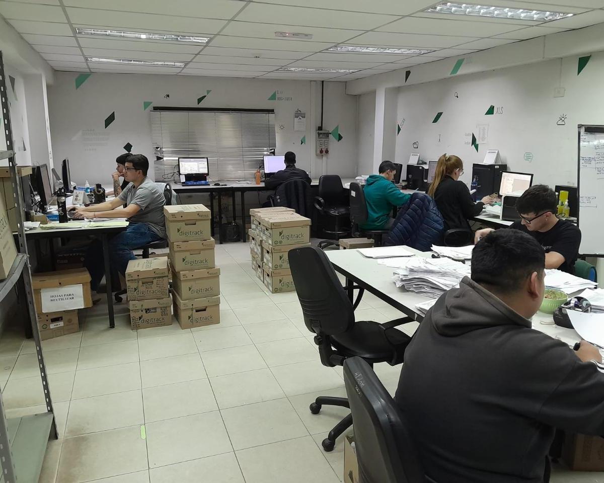 Excelente Deposito Galpon y Oficinas a 50 m Acceso Oeste - Impecable Estado 2