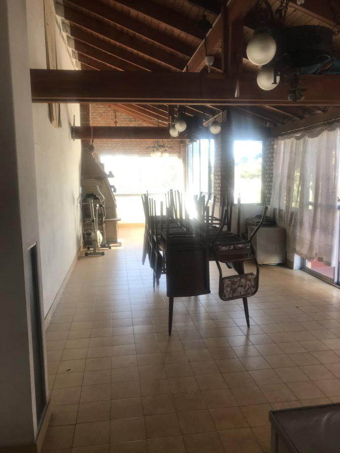 Foto de VENTA EXCELENTE PROPIEDAD 5 AMBIENTES CON GARAGE, imagen 2