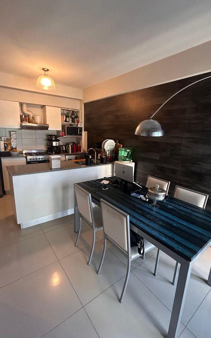 A LA VENTA - EXCELENTE PISO 4 AMB - En Condominio con Piscina