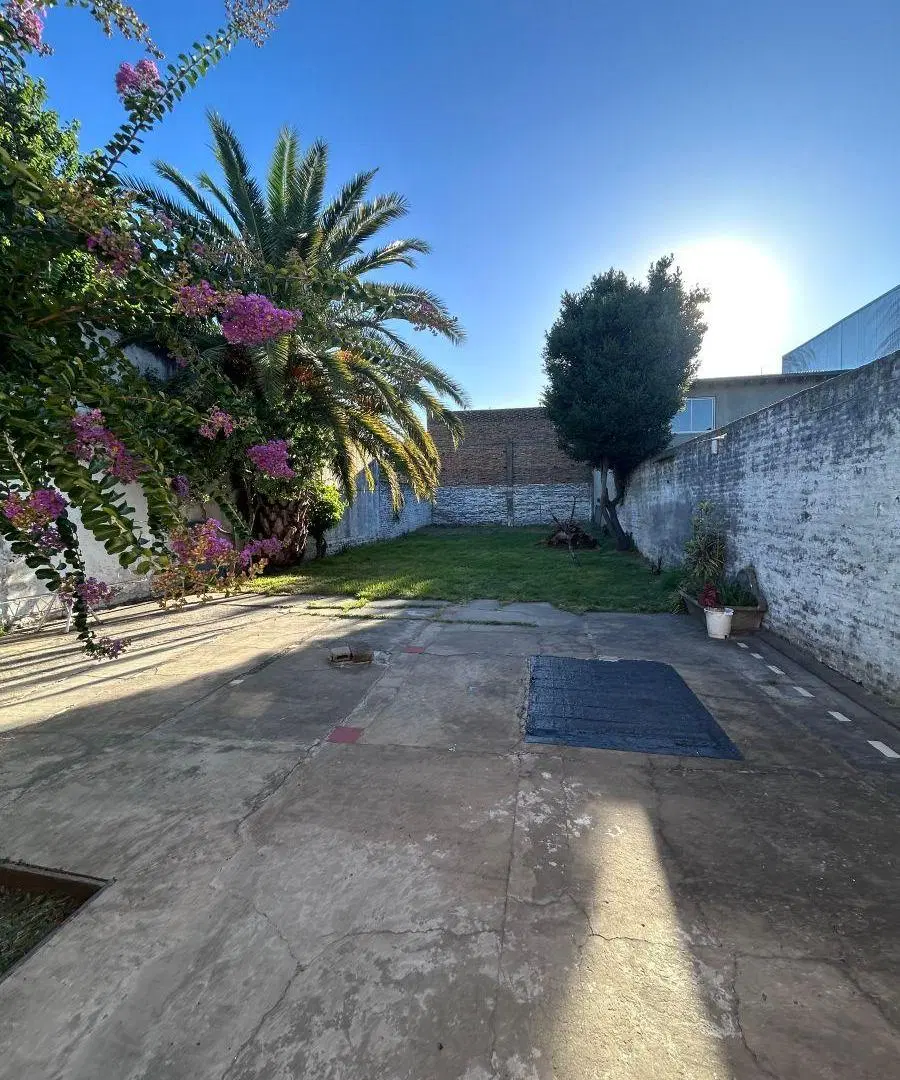 A LA VENTA - PROPIEDAD EN GRAN LOTE DE TERRENO - A REFACCIONAR 4