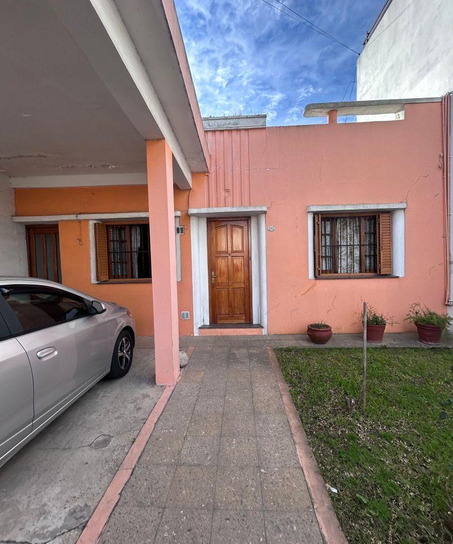 Foto de A LA VENTA - EXCELENTE PROPIEDAD 3 AMBIENTES + DEPTO 2 AMB AL FONDO, imagen 2