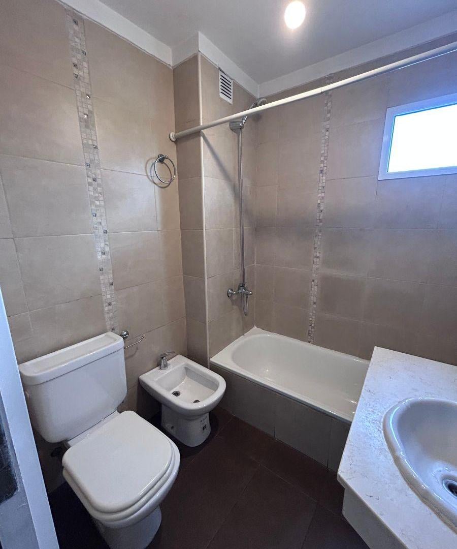 Foto de EN ALQUILER - SEMIPISO 2 AMBIENTES - EXCELENTE ESTADO - LANÚS CENTRO, imagen 4