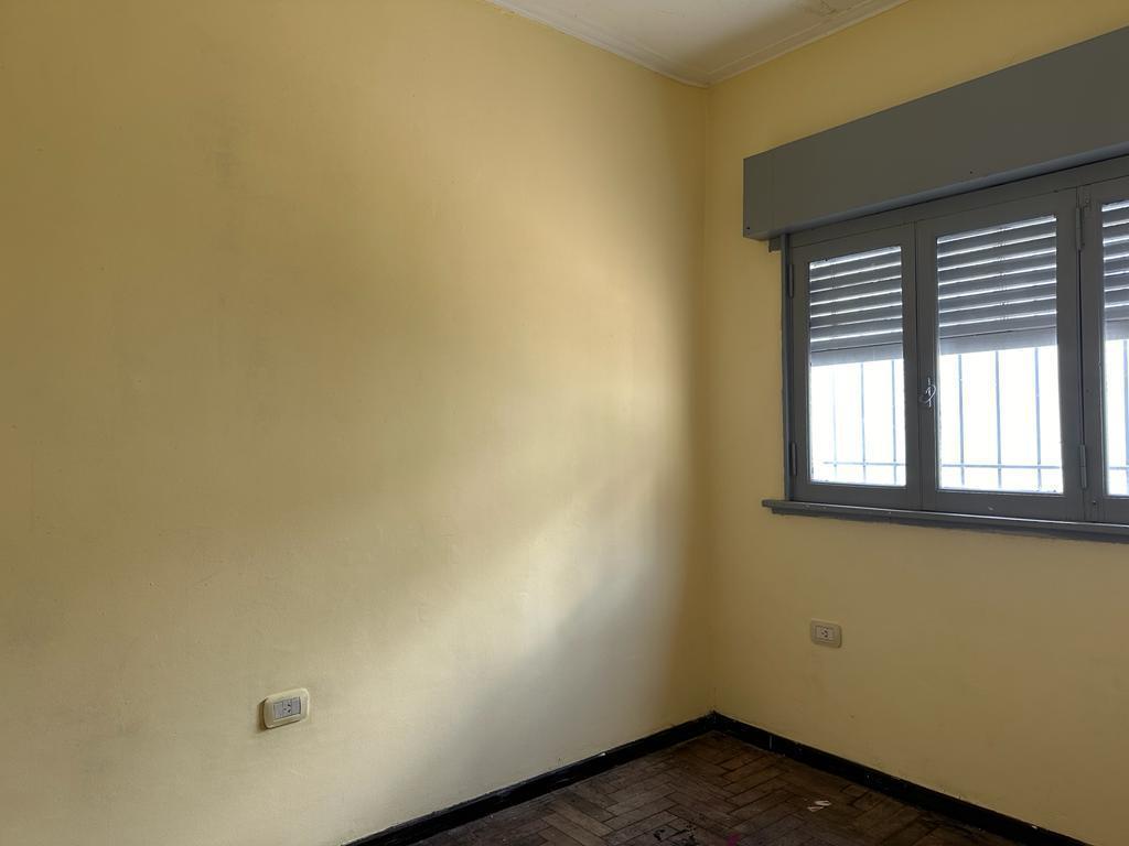 Foto de Casa en venta en 24 y 62. Tiene 2 dormitorios, cochera, patio y jardín. ALQUILADA, imagen 2