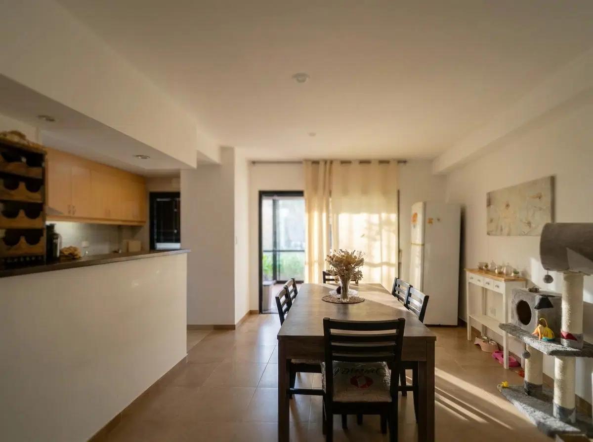 Casa en venta en City Bell: 10 y 474. Tiene 2 dormitorios y jardín. 8